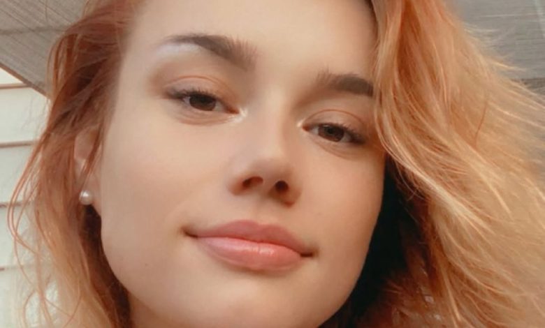 Whitney Purvis meninggalkan upeti atas berita kematian korban pembunuhannya Whitney Purvis meninggalkan upeti atas berita kematian korban pembunuhannya