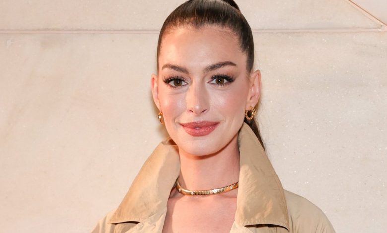 Sepatu bot setinggi lutut di bawah $ 60 ini terlihat seperti pasangan high-end Anne Hathaway Sepatu bot setinggi lutut di bawah $ 60 ini terlihat seperti pasangan high-end Anne Hathaway
