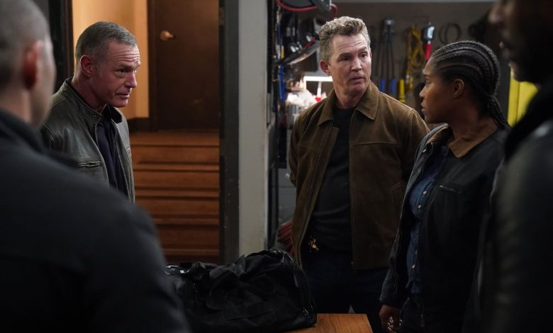 Bintang 'Chicago PD' yang mana – dan tidak – kembali untuk Musim 13 setelah Cast Exits Bintang 'Chicago PD' yang mana – dan tidak – kembali untuk Musim 13 setelah Cast Exits