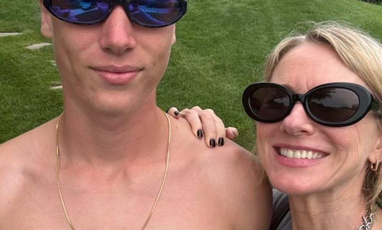 Naomi Watts merayakan ulang tahun ke -18 putra Sasha dengan upeti manis Naomi Watts merayakan ulang tahun ke -18 putra Sasha dengan upeti manis