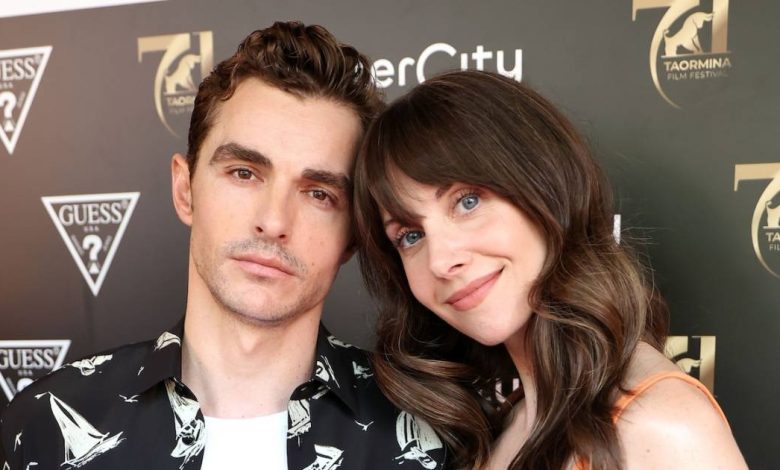 Alison Brie Clips Suami Dave Franco's Toenails Selama Tanggal Taman Piknik Alison Brie Clips Suami Dave Franco's Toenails Selama Tanggal Taman Piknik