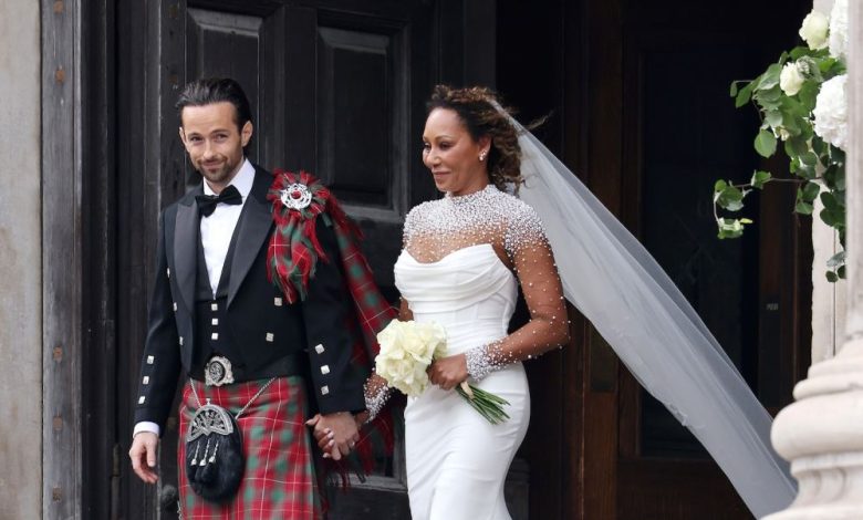 Mel C mengatakan dia 'patah hati' untuk merindukan pernikahan Mel B dengan Rory McPhee Mel C mengatakan dia 'patah hati' untuk merindukan pernikahan Mel B dengan Rory McPhee