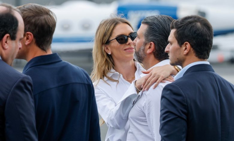 Donald Trump Jr dan pacar Bettina Anderson Pack di PDA