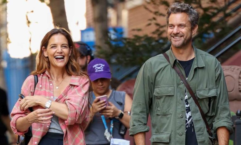 Joshua Jackson membuat Katie Holmes tertawa di set 'happy hours': pic Joshua Jackson membuat Katie Holmes tertawa di set 'happy hours': pic