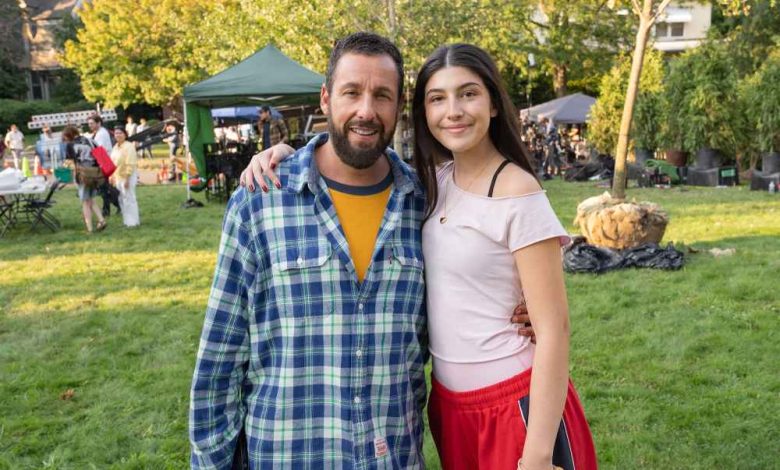Siapa yang dimainkan oleh istri dan anak perempuan Adam Sandler di 'Happy Gilmore 2'? Siapa yang dimainkan oleh istri dan anak perempuan Adam Sandler di 'Happy Gilmore 2'?