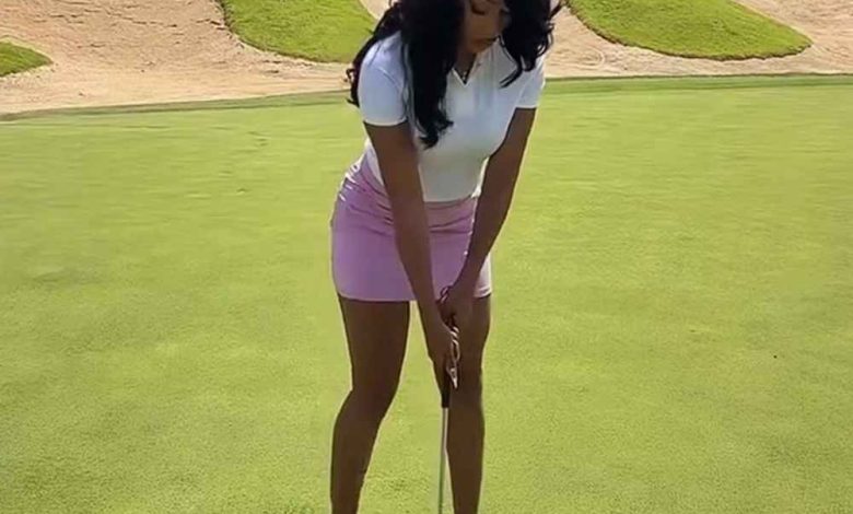 Klay Thompson memilih pakaian Megan Thoe Stallion untuk tanggal golf Klay Thompson memilih pakaian Megan Thoe Stallion untuk tanggal golf