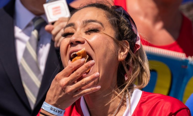 Joey Chestnut Membuat Kembali Dominan ke Kontes Makan Hot Dog Nathan Joey Chestnut Membuat Kembali Dominan ke Kontes Makan Hot Dog Nathan