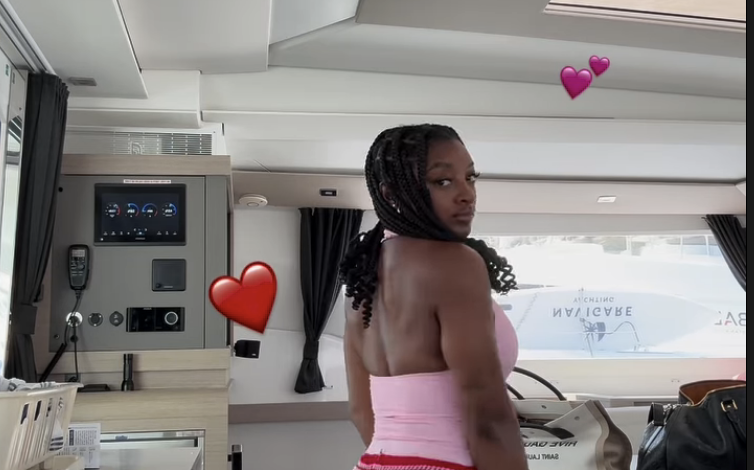 Simone Biles memberikan getaran Barbiecore dalam terjun pink one-piece Simone Biles memberikan getaran Barbiecore dalam terjun pink one-piece