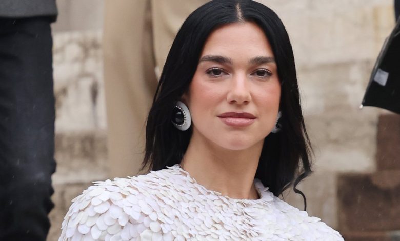 Dua Lipa menggunakan topeng klarifikasi $ 32 ini setiap minggu saat tur dan 'berfungsi seperti sihir' Dua Lipa menggunakan topeng klarifikasi $ 32 ini setiap minggu saat tur dan 'berfungsi seperti sihir'