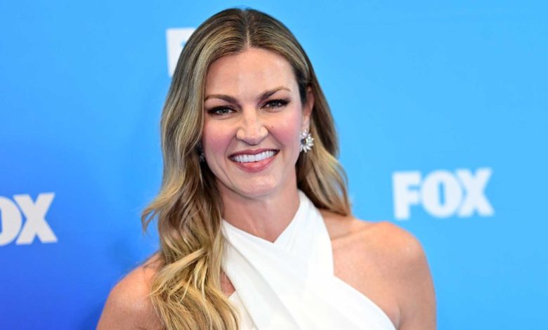 Erin Andrews menjaga pedikurnya lembut dengan balsem $ 7 yang bergizi ini Erin Andrews menjaga pedikurnya lembut dengan balsem $ 7 yang bergizi ini