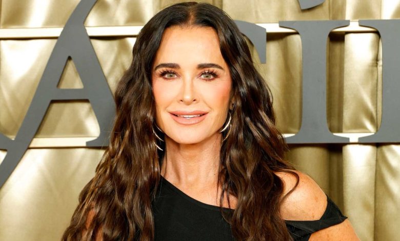 Topeng Wajah Kyle Richards mengatakan akan membuat 'Anda terlihat sangat segar' sedang dijual Topeng Wajah Kyle Richards mengatakan akan membuat 'Anda terlihat sangat segar' sedang dijual