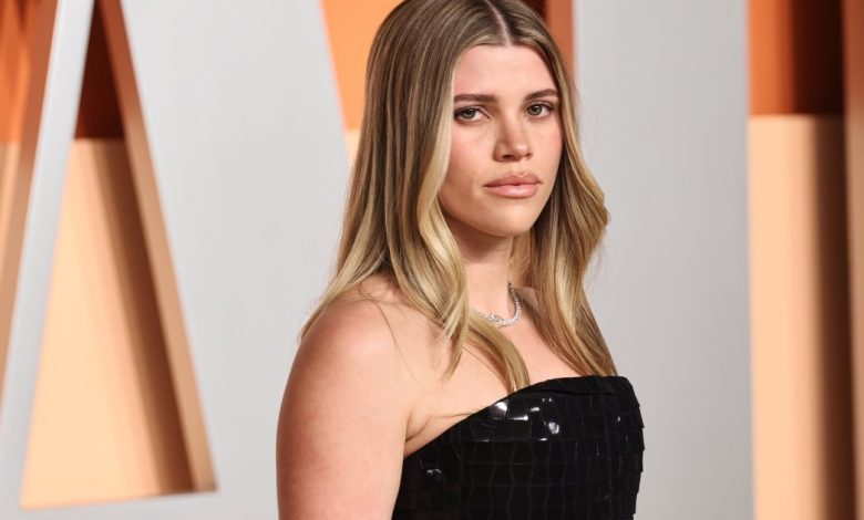 Rok Maxi Comfy Sofia Richie Grainge terjual habis – tapi versi $ 24 ini tidak Rok Maxi Comfy Sofia Richie Grainge terjual habis – tapi versi $ 24 ini tidak