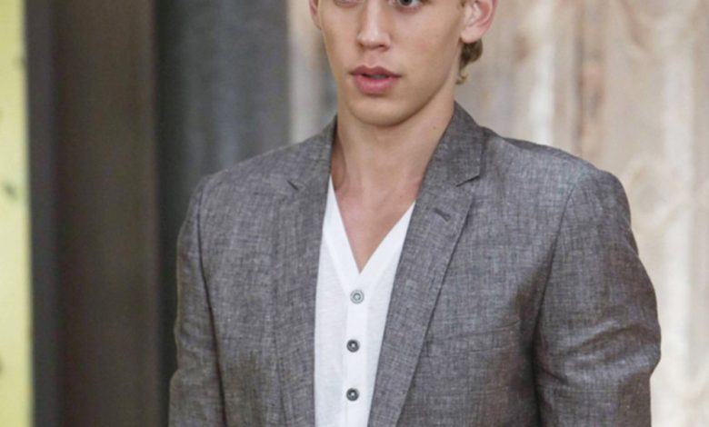 Austin Butler bereaksi terhadap ketidaksetujuan Zoe Kravitz atas 'The Carrie Diaries' Austin Butler bereaksi terhadap ketidaksetujuan Zoe Kravitz atas 'The Carrie Diaries'