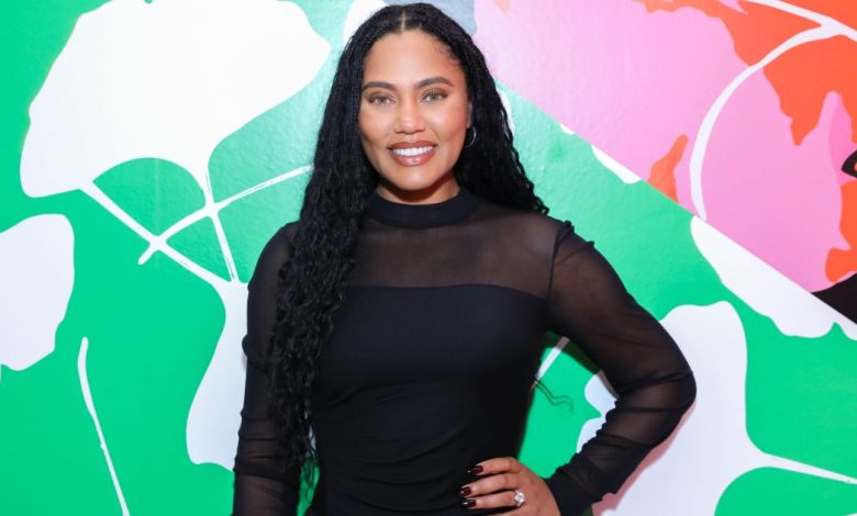 Ayesha Curry bersumpah dengan minyak rambut $ 30 ini untuk hidrasi dan bersinar setiap hari ' Ayesha Curry bersumpah dengan minyak rambut $ 30 ini untuk hidrasi dan bersinar setiap hari '