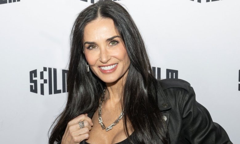 Makeup Demi Moore 'Sungguh Sederhana' termasuk maskara $ 30 ini yang memberikan efek falsies Makeup Demi Moore 'Sungguh Sederhana' termasuk maskara $ 30 ini yang memberikan efek falsies