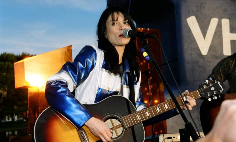 Meredith Brooks merilis 'Bitch' 28 tahun yang lalu: Di mana dia sekarang? Meredith Brooks merilis 'Bitch' 28 tahun yang lalu: Di mana dia sekarang?