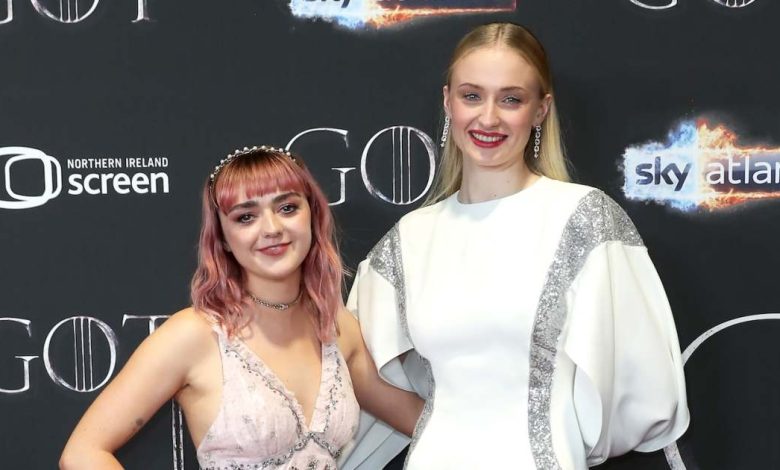 Costars dengan tato yang cocok untuk menghormati persahabatan mereka: 'got' dan banyak lagi Costars dengan tato yang cocok untuk menghormati persahabatan mereka: 'got' dan banyak lagi