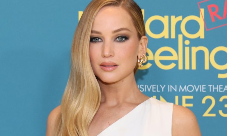 Sandal cincin jari kaki favorit Jennifer Lawrence adalah $ 865-lihat Chic $ 22 mirip Sandal cincin jari kaki favorit Jennifer Lawrence adalah $ 865-lihat Chic $ 22 mirip