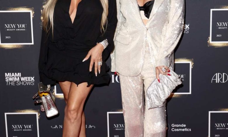 Darcey Silva Tunangan 90 Hari mengungkapkan di mana dia berdiri bersama Sister Stacey Darcey Silva Tunangan 90 Hari mengungkapkan di mana dia berdiri bersama Sister Stacey