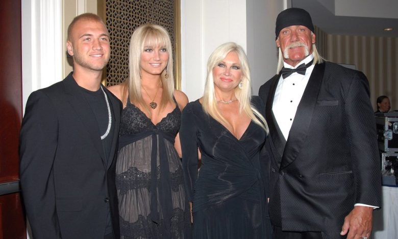 Putra Hulk Hogan Nick Hogan Near Tears saat WWE memberikan penghormatan kepada Legenda Putra Hulk Hogan Nick Hogan Near Tears saat WWE memberikan penghormatan kepada Legenda
