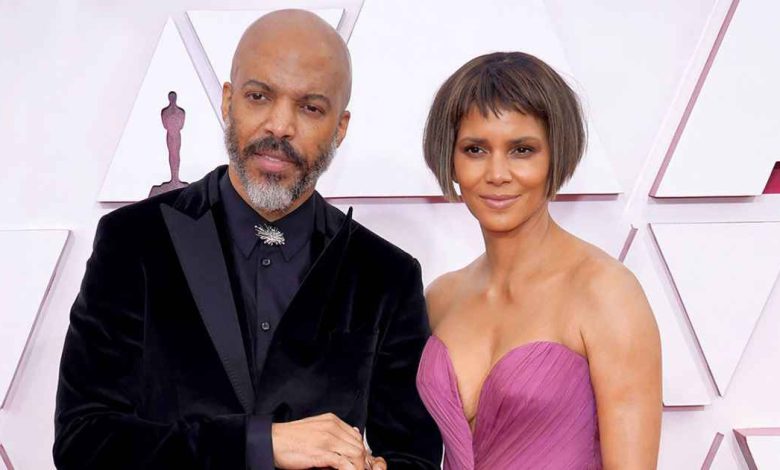 Van Hunt menyembur atas ketahanan Halle Berry di pos ulang tahun yang manis Van Hunt menyembur atas ketahanan Halle Berry di pos ulang tahun yang manis