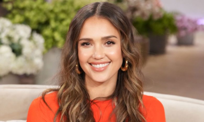 Jessica Alba's Tank Top Style Screams 'Summer Rich Mom' – dapatkan penampilannya Jessica Alba's Tank Top Style Screams 'Summer Rich Mom' – dapatkan penampilannya