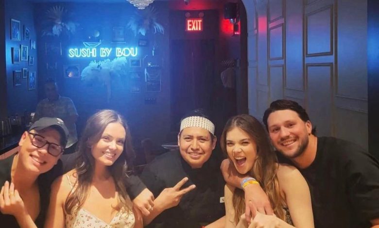Josh Allen memanggil pernikahan Hailee Steinfeld 'Malam Terbaik dalam Hidupku' di Dok Josh Allen memanggil pernikahan Hailee Steinfeld 'Malam Terbaik dalam Hidupku' di Dok
