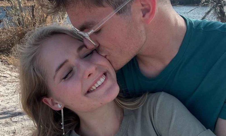 Lydia Plath Defends Saving 1st Kiss dengan suaminya Zac Wyse untuk Hari Pernikahan Lydia Plath Defends Saving 1st Kiss dengan suaminya Zac Wyse untuk Hari Pernikahan