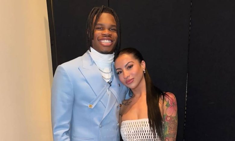 Travis Hunter dan istri Leanna Lenee diam -diam menyambut bayi Travis Hunter dan istri Leanna Lenee diam -diam menyambut bayi