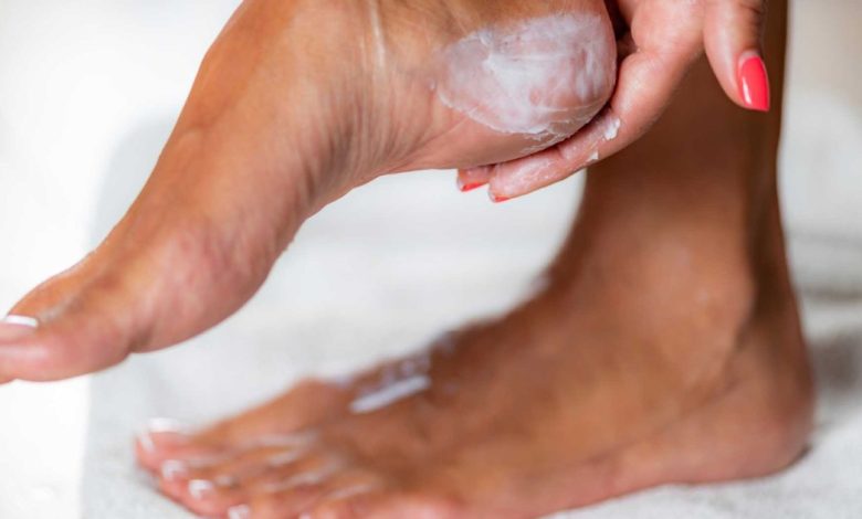 Kaki kering dan retak? Bahkan perawat menyetujui krim hidrasi seharga $ 16 ini Kaki kering dan retak? Bahkan perawat menyetujui krim hidrasi seharga $ 16 ini