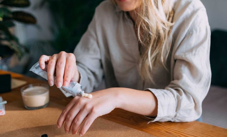 Kulit kering? Lotion penyembuhan 'cawan suci' ini menenangkan kemerahan dan tambalan yang terkelupas Kulit kering? Lotion penyembuhan 'cawan suci' ini menenangkan kemerahan dan tambalan yang terkelupas