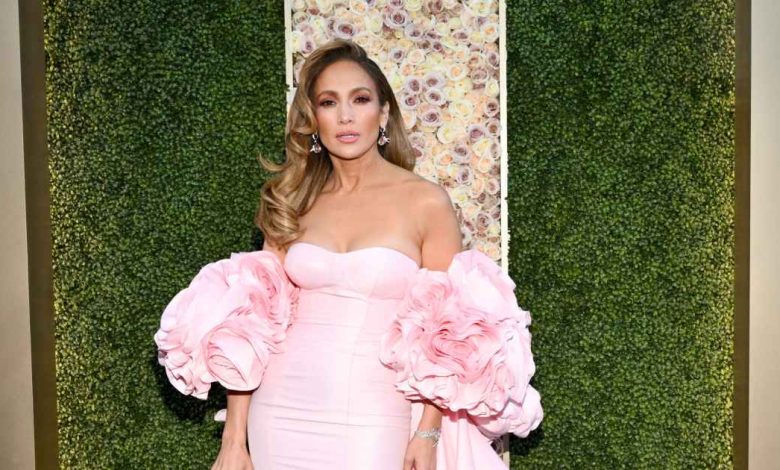 Love Gaun Kemeja Dior Jennifer Lopez? Mirip $ 50 ini terlihat identik Love Gaun Kemeja Dior Jennifer Lopez? Mirip $ 50 ini terlihat identik