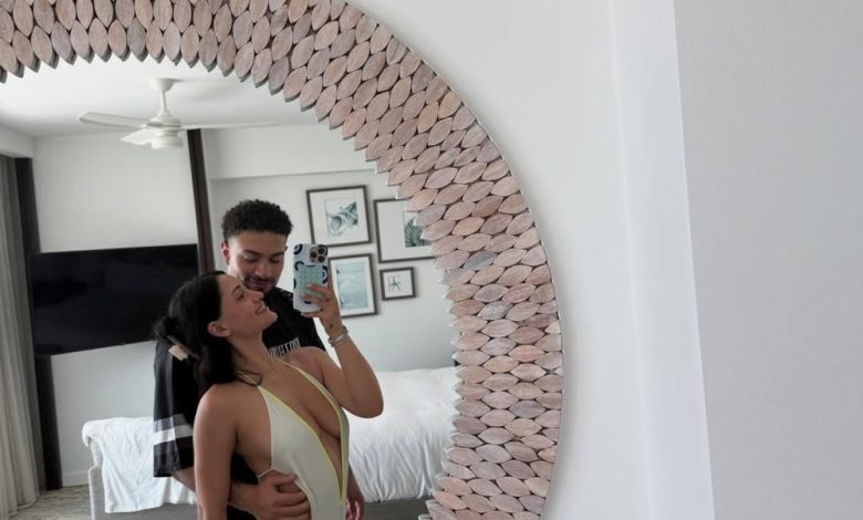 Leah Kateb membanting troll yang mengklaim dia menjulurkan dadanya di foto Leah Kateb membanting troll yang mengklaim dia menjulurkan dadanya di foto