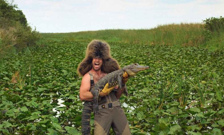 Travis Kelce merangkul sisi liarnya dalam penampilan berani sambil berpose untuk 'GQ' Travis Kelce merangkul sisi liarnya dalam penampilan berani sambil berpose untuk 'GQ'