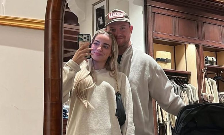 Apakah Influencer Emilie Kiser memiliki pagar di sekitar kolamnya? Apa yang kita ketahui Apakah Influencer Emilie Kiser memiliki pagar di sekitar kolamnya? Apa yang kita ketahui