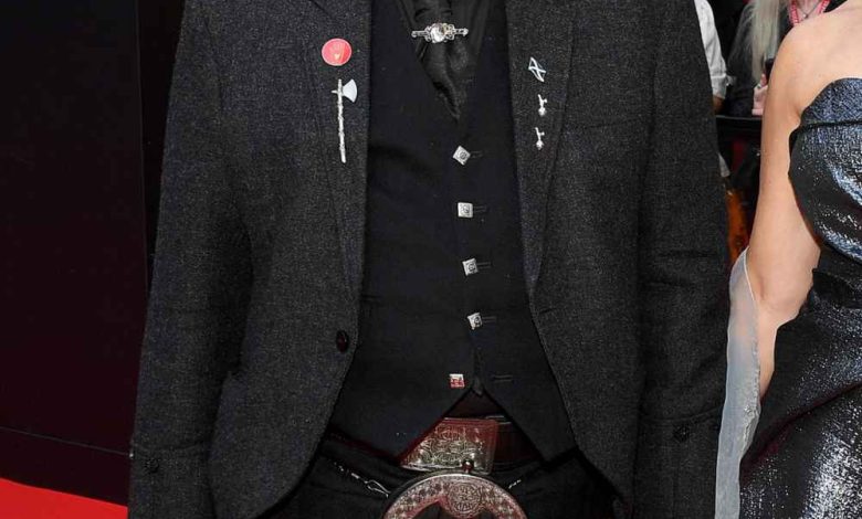 Brian Cox secara tidak sengaja memalsukan penonton selama kesalahan lemari pakaian kilt Brian Cox secara tidak sengaja memalsukan penonton selama kesalahan lemari pakaian kilt