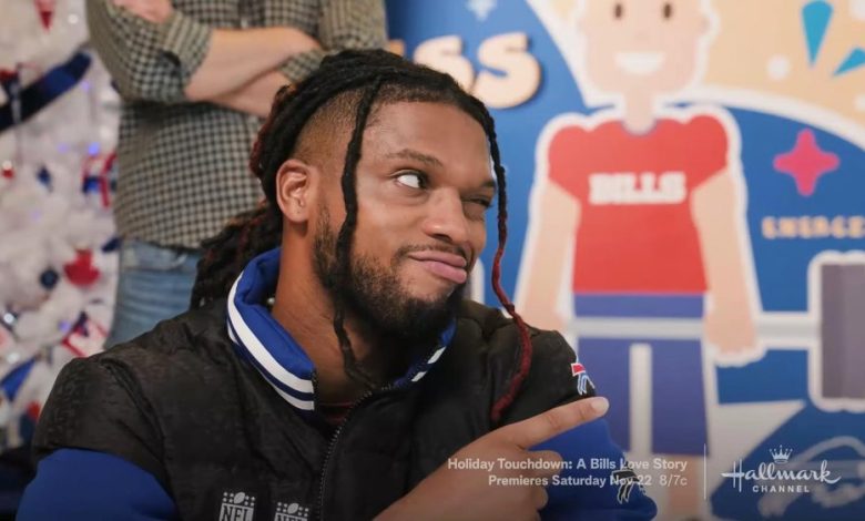 Damar Hamlin Membuat Cameo di Hallmark's Buffalo Bills Holiday Movie Trailer Damar Hamlin Membuat Cameo di Hallmark's Buffalo Bills Holiday Movie Trailer