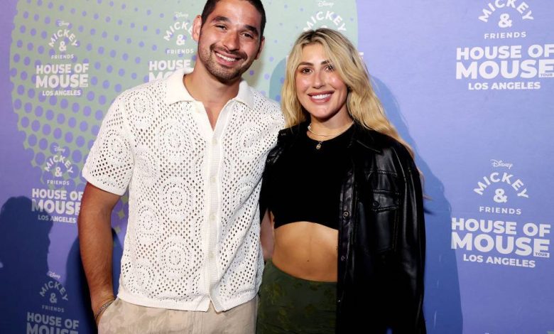 Alan Bersten dan Emma Slater siap menari di pernikahan Taylor Swift Alan Bersten dan Emma Slater siap menari di pernikahan Taylor Swift