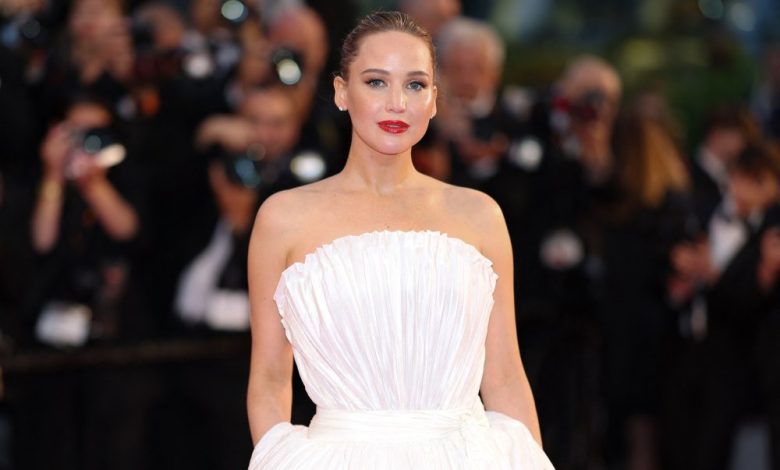 Jennifer Lawrence memiliki 'tsip' kontroversial 'mengambil:' Rake Me Over the Coals ' Jennifer Lawrence memiliki 'tsip' kontroversial 'mengambil:' Rake Me Over the Coals '
