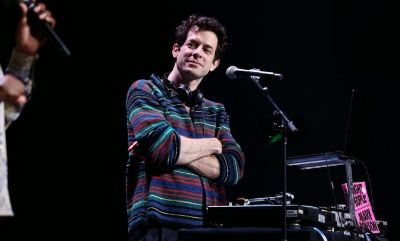 Mark Ronson mengungkapkan kenangan masa kecil ibu membawa pulang Robin Williams Mark Ronson mengungkapkan kenangan masa kecil ibu membawa pulang Robin Williams