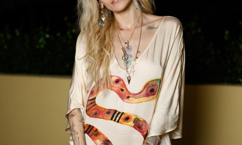 Bagaimana Paris Jackson Menghabiskan Tunjangan $ 3 Juta dari Estate Ayah Michael Bagaimana Paris Jackson Menghabiskan Tunjangan $ 3 Juta dari Estate Ayah Michael