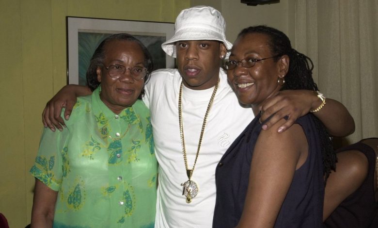 Nenek Jay-Z merayakan ulang tahun ke-100 di pesta dengan Beyonce dan banyak lagi Nenek Jay-Z merayakan ulang tahun ke-100 di pesta dengan Beyonce dan banyak lagi
