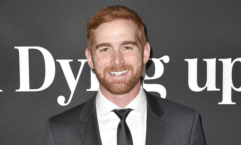 Andrew Santino: Travis Kelce berbicara proposal Taylor Swift musim semi lalu Andrew Santino: Travis Kelce berbicara proposal Taylor Swift musim semi lalu