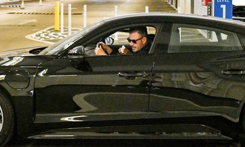 Jimmy Kimmel terlihat untuk pertama kalinya sejak suspensi pertunjukan larut malam Jimmy Kimmel terlihat untuk pertama kalinya sejak suspensi pertunjukan larut malam
