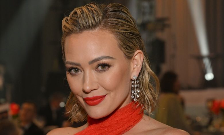 Hilary Duff menggunakan pembeli balsm peleburan makeup $ 23 memanggil 'penyelamat' Hilary Duff menggunakan pembeli balsm peleburan makeup $ 23 memanggil 'penyelamat'