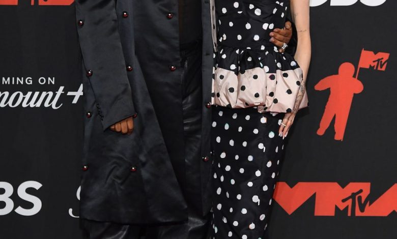 Ariana Grande Menghadiri 2025 VMA dengan Law Law Roach di Fendi Dress Ariana Grande Menghadiri 2025 VMA dengan Law Law Roach di Fendi Dress