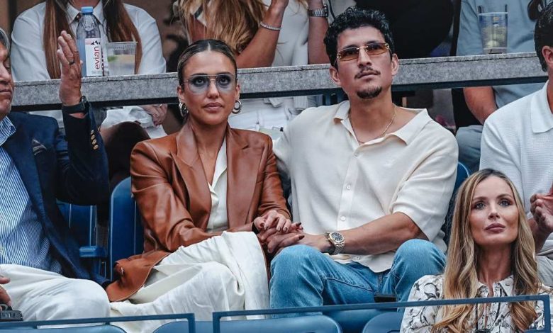 Jessica Alba dan Danny Ramirez Dapatkan Handsy at Us Open, ciuman di foto baru Jessica Alba dan Danny Ramirez Dapatkan Handsy at Us Open, ciuman di foto baru