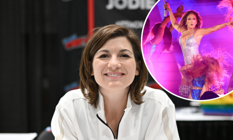Jodie Whittaker mengatakan dia 'kosong' ketika dia bertemu J. Lo di set film bersama Jodie Whittaker mengatakan dia 'kosong' ketika dia bertemu J. Lo di set film bersama