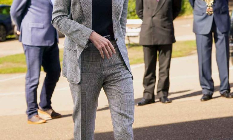 Kate middleton setrum di pakaian pria mencari tamasya solo setelah perubahan rambut Kate middleton setrum di pakaian pria mencari tamasya solo setelah perubahan rambut