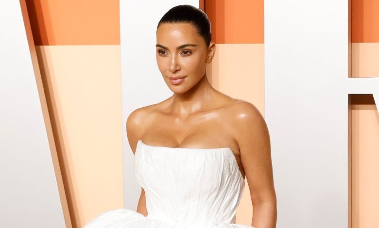 Penata rias Kim Kardashian bersumpah dengan highlighter seharga $ 34 ini Penata rias Kim Kardashian bersumpah dengan highlighter seharga $ 34 ini